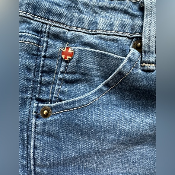 Hudson denim shorts with rolled hem and signature flap back pocket - Picture 4 of 7